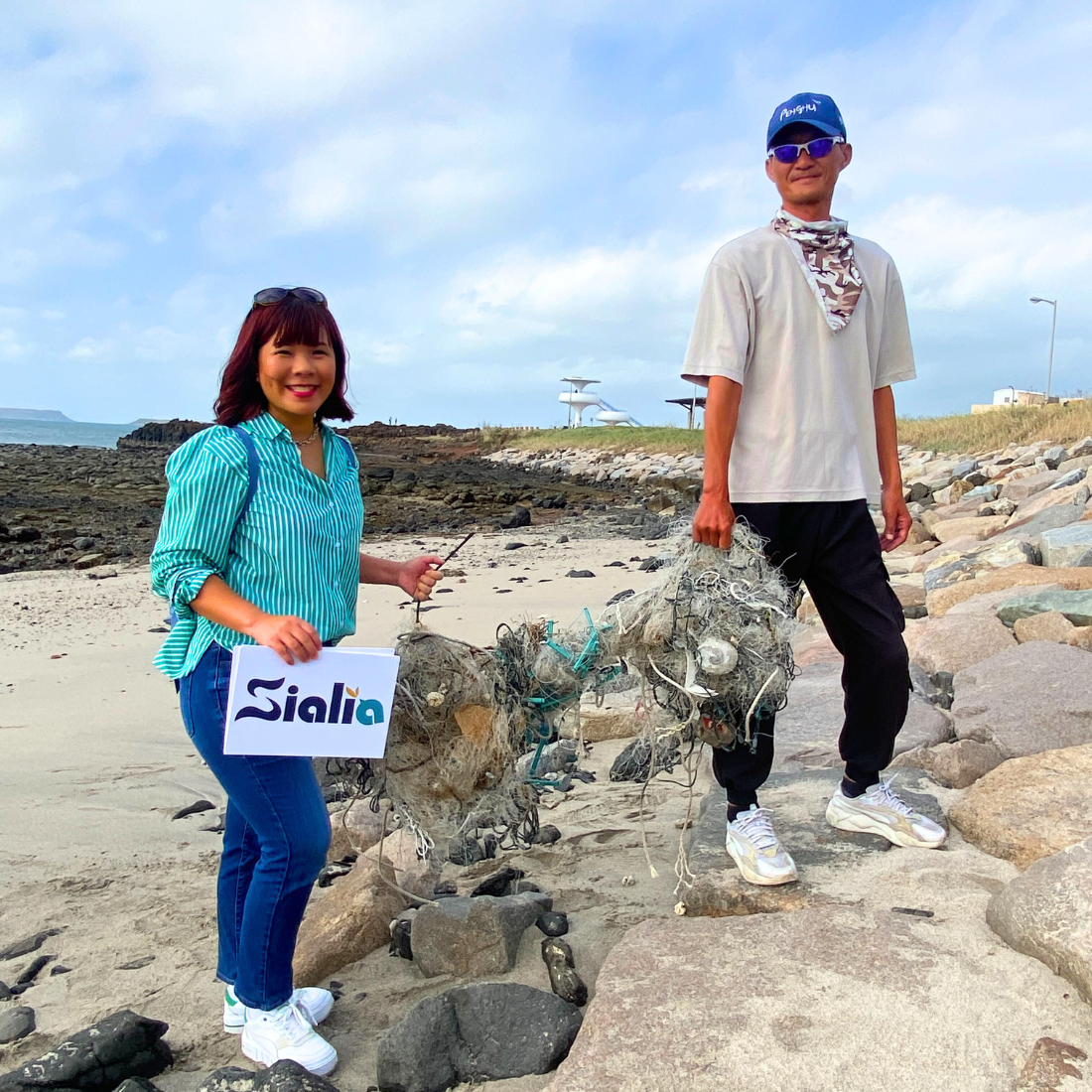 A Meaningful Day at the Beach: Sialia’s Collaboration with Feng Gui Elementary School